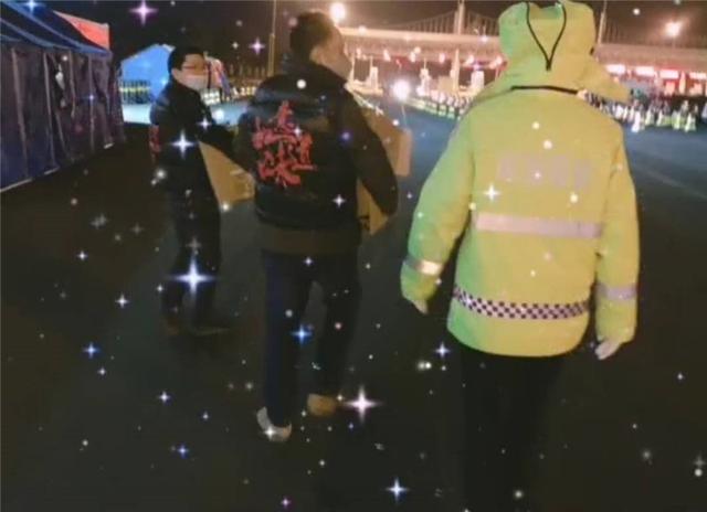 如意馄饨南通中专店为南通交警大队执勤人员送去爱心餐