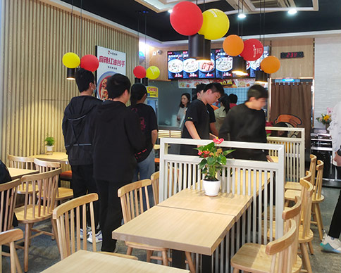 热烈祝贺湖北咸宁如意馄饨书台街店火爆开业！