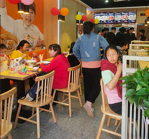 热烈祝贺湖北咸宁如意馄饨书台街店火爆开业！