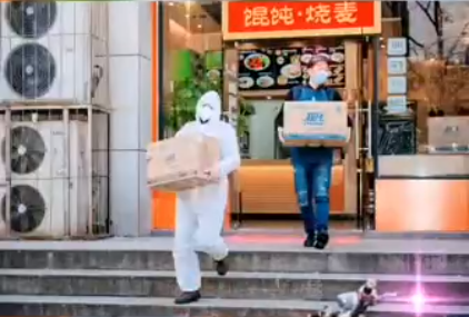 今天是元宵节，如意馄饨武汉长港路店为汉阳医院的医护人员送去了热气腾腾的汤圆。