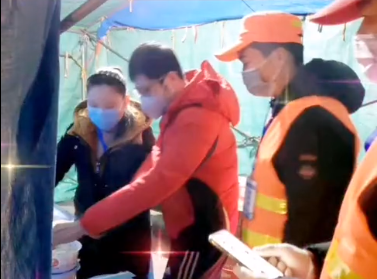 如意馄饨杭州萧山河庄店为街道社区志愿者送上热气腾腾的馄饨