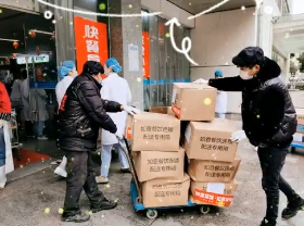 如意菜饭 如意馄饨为苏州相城人民医院的医护人员送去了5000份爱心如意食品