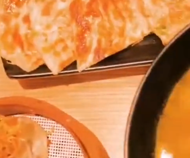 好吃的龙虾藏不住！百万粉丝大v美女也来吃我们家小龙虾馄饨啦